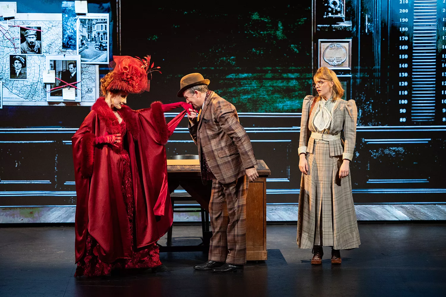 Extrait 2 du spectacle : Arsène Lupin, gentleman illusionniste